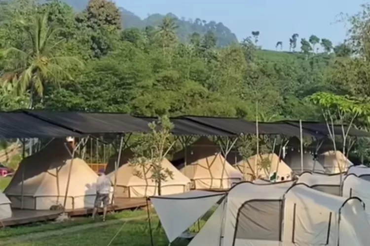Suasana area Glamping Saung Baheula Sentul