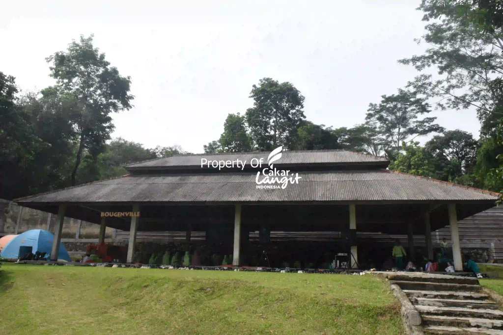aula evakuasi camping
