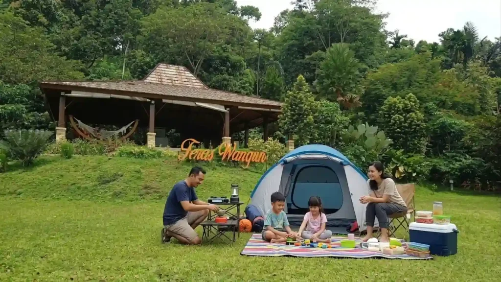 Camping Keluarga di Teras waangun