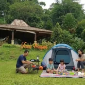 Camping Keluarga di Teras waangun